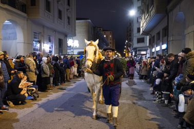 Miles de pamploneses y pamplonesas disfrutaron con la comitiva del Olentzero este miércoles, 24 de diciembre