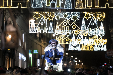 Miles de pamploneses y pamplonesas disfrutaron con la comitiva del Olentzero este miércoles, 24 de diciembre