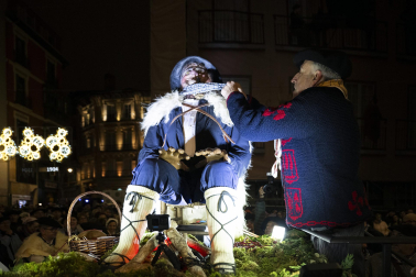 Miles de pamploneses y pamplonesas disfrutaron con la comitiva del Olentzero este miércoles, 24 de diciembre