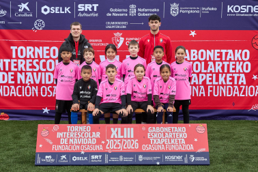 SANTA LUISA DE MARILLAC. El equipo lo integran Thiago Morán, Ariana Torres, Anais Varela, Briana Feria, Dilan Andrés Álvarez, Bruno Joaquín Torres, Julen Irañeta, Samuel Zalba, Alba García, Mikel Lázaro, Juan Camilo Monje, Iñigo Eransus