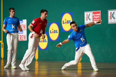 Fotos del partido del Campeonato de Parejas entre Etxeberria-Rezusta y Larrazabal-Mariezkurrena
