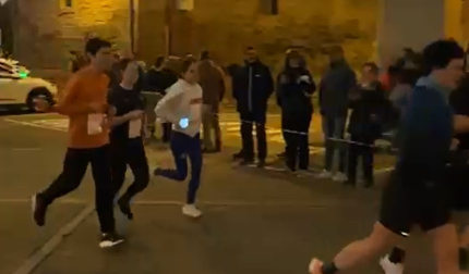 La influencer participó junto a alguno de sus hijos en la carrera disputada este sábado 27 de diciembre en la localidad navarra