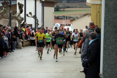 Participantes en la I Carrera de los Inocentes en Ayegui celebrada este domingo,  28 de diciembre