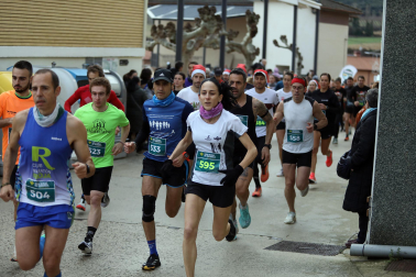 Participantes en la I Carrera de los Inocentes en Ayegui celebrada este domingo,  28 de diciembre