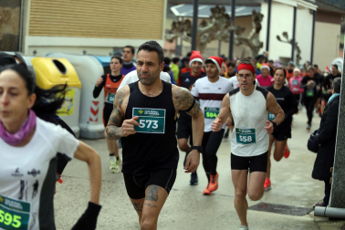 Participantes en la I Carrera de los Inocentes en Ayegui celebrada este domingo,  28 de diciembre
