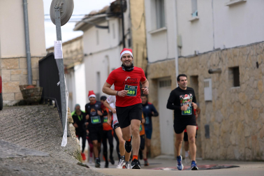 Participantes en la I Carrera de los Inocentes en Ayegui celebrada este domingo,  28 de diciembre