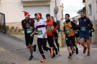 Participantes en la I Carrera de los Inocentes en Ayegui celebrada este domingo,  28 de diciembre