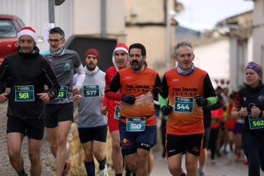 Participantes en la I Carrera de los Inocentes en Ayegui celebrada este domingo,  28 de diciembre