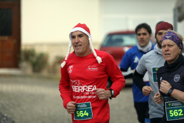 Participantes en la I Carrera de los Inocentes en Ayegui celebrada este domingo,  28 de diciembre