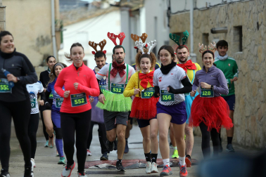 Participantes en la I Carrera de los Inocentes en Ayegui celebrada este domingo,  28 de diciembre