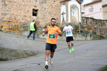 Participantes en la I Carrera de los Inocentes en Ayegui celebrada este domingo,  28 de diciembre