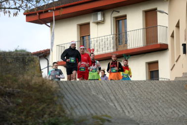 Participantes en la I Carrera de los Inocentes en Ayegui celebrada este domingo,  28 de diciembre