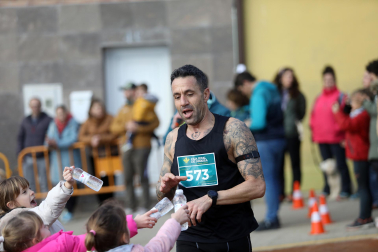 Participantes en la I Carrera de los Inocentes en Ayegui celebrada este domingo,  28 de diciembre