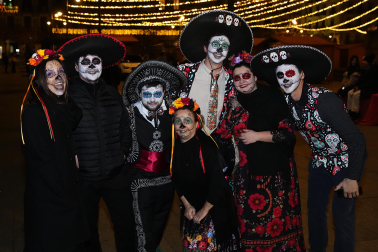 Foto de los disfraces de Nochevieja 2025 en Pamplona: ¡bienvenido, 2026!