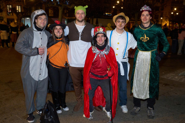 Fotos de los disfraces de Nochevieja 2025 en Pamplona.