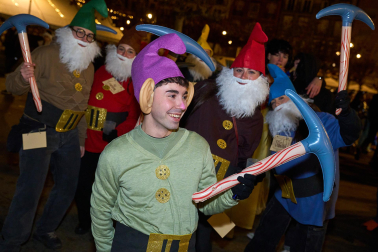 Fotos de los disfraces de Nochevieja 2025 en Pamplona.