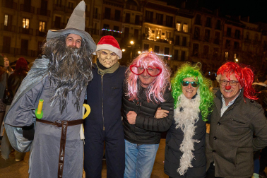 Fotos de los disfraces de Nochevieja 2025 en Pamplona.