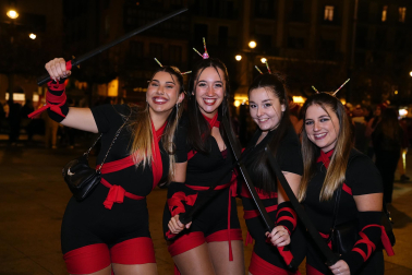 Fotos de los disfraces de Nochevieja 2025 en Pamplona.