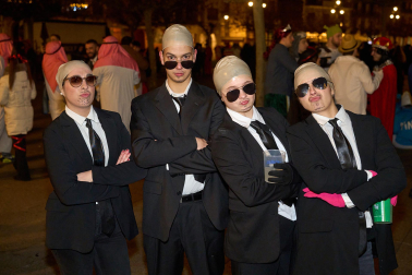 Fotos de los disfraces de Nochevieja 2025 en Pamplona.