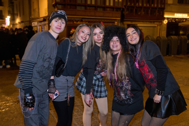 Fotos de los disfraces de Nochevieja 2025 en Pamplona.