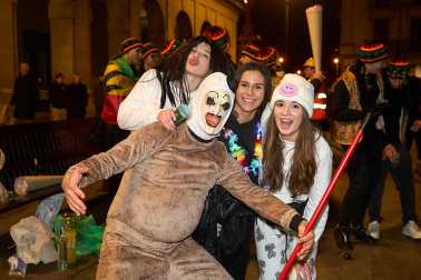 Fotos de los disfraces de Nochevieja 2025 en Pamplona.