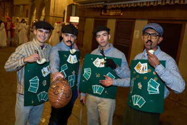 Fotos de los disfraces de Nochevieja 2025 en Pamplona.