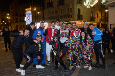 Fotos de los disfraces de Nochevieja 2025 en Pamplona.