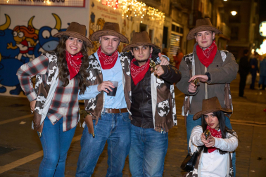Fotos de los disfraces de Nochevieja 2025 en Pamplona.