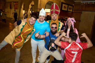 Fotos de los disfraces de Nochevieja 2025 en Pamplona.