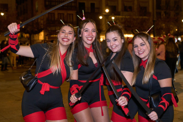 Fotos de los disfraces de Nochevieja 2025 en Pamplona.