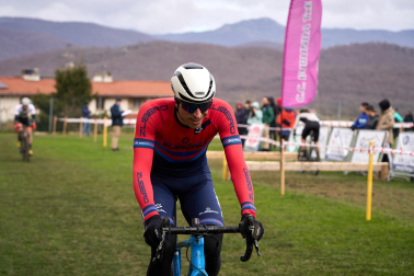 Fotos del VI Memorial Benigno Mendia, campeonato navarro de ciclocross en Urdiáin