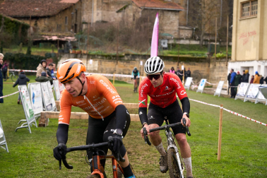 Fotos del VI Memorial Benigno Mendia, campeonato navarro de ciclocross en Urdiáin