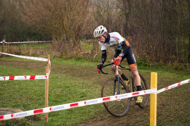 Fotos del VI Memorial Benigno Mendia, campeonato navarro de ciclocross en Urdiáin