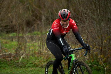 Fotos del VI Memorial Benigno Mendia, campeonato navarro de ciclocross en Urdiáin