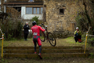 Fotos del VI Memorial Benigno Mendia, campeonato navarro de ciclocross en Urdiáin