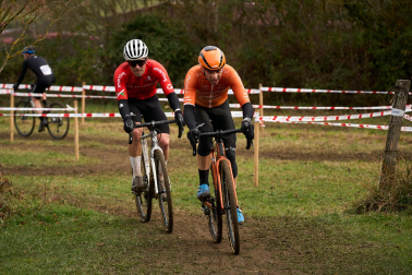 Fotos del VI Memorial Benigno Mendia, campeonato navarro de ciclocross en Urdiáin