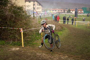 Fotos del VI Memorial Benigno Mendia, campeonato navarro de ciclocross en Urdiáin