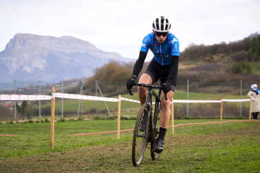 Fotos del VI Memorial Benigno Mendia, campeonato navarro de ciclocross en Urdiáin