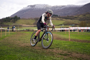 Fotos del VI Memorial Benigno Mendia, campeonato navarro de ciclocross en Urdiáin