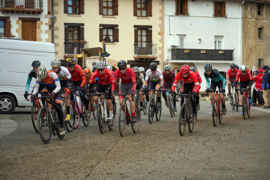 Fotos del VI Memorial Benigno Mendia, campeonato navarro de ciclocross en Urdiáin