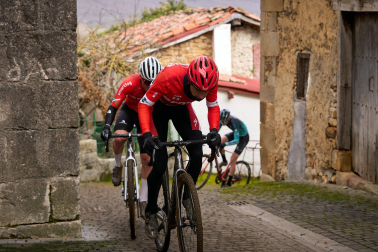 Fotos del VI Memorial Benigno Mendia, campeonato navarro de ciclocross en Urdiáin