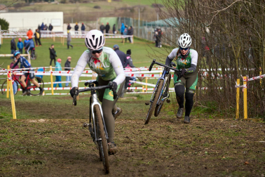 Fotos del VI Memorial Benigno Mendia, campeonato navarro de ciclocross en Urdiáin