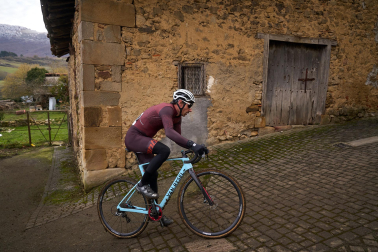 Fotos del VI Memorial Benigno Mendia, campeonato navarro de ciclocross en Urdiáin