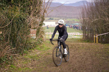 Fotos del VI Memorial Benigno Mendia, campeonato navarro de ciclocross en Urdiáin