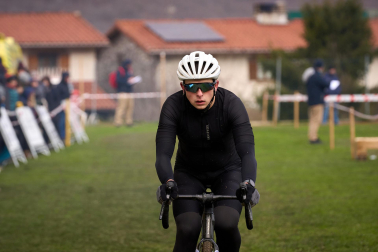 Fotos del VI Memorial Benigno Mendia, campeonato navarro de ciclocross en Urdiáin