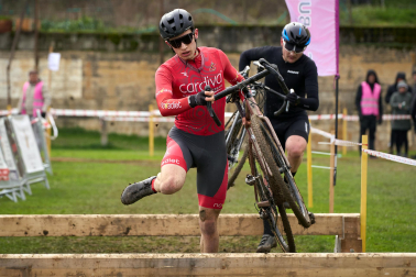 Fotos del VI Memorial Benigno Mendia, campeonato navarro de ciclocross en Urdiáin
