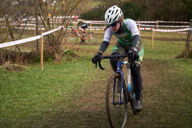 Fotos del VI Memorial Benigno Mendia, campeonato navarro de ciclocross en Urdiáin
