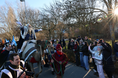 Multitudinario recibimiento a SS MM los Reyes Magos de Oriente en el Portal de Francia durante la llegada de la comitiva a Pamplona