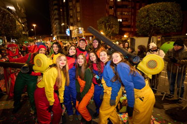 Pamplona volvió a llenarse de colorido, magia e ilusión con el paso de la Cabalgata de SS MM los Reyes Magos de Oriente este lunes, 5 de enero