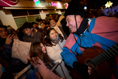Pamplona volvió a llenarse de colorido, magia e ilusión con el paso de la Cabalgata de SS MM los Reyes Magos de Oriente este lunes, 5 de enero